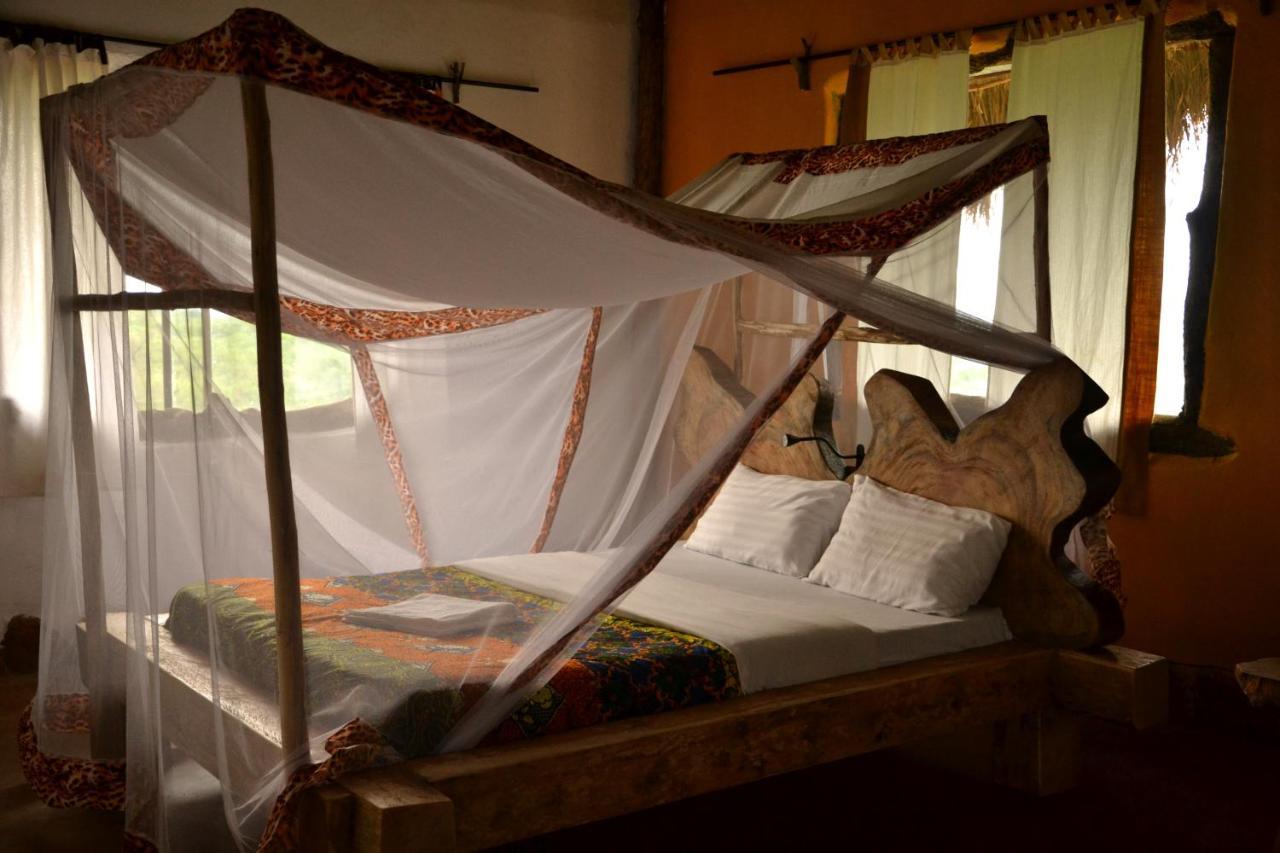 Topi Lodge Katunguru Buitenkant foto