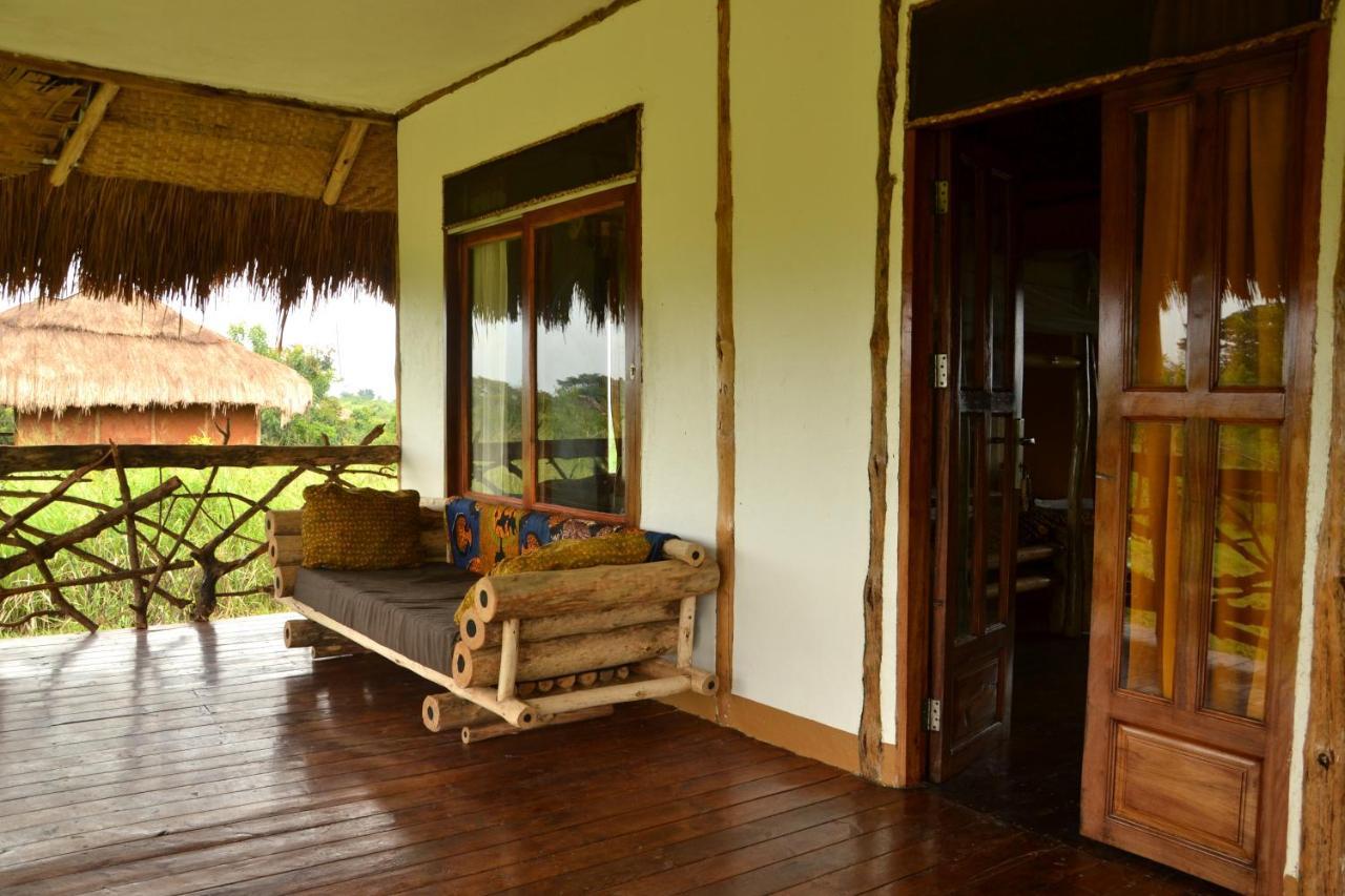 Topi Lodge Katunguru Buitenkant foto