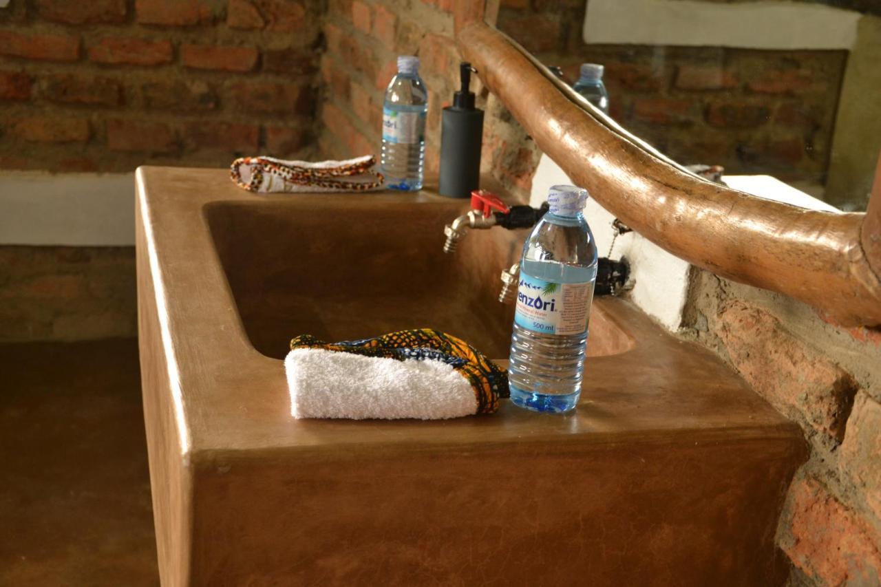 Topi Lodge Katunguru Buitenkant foto