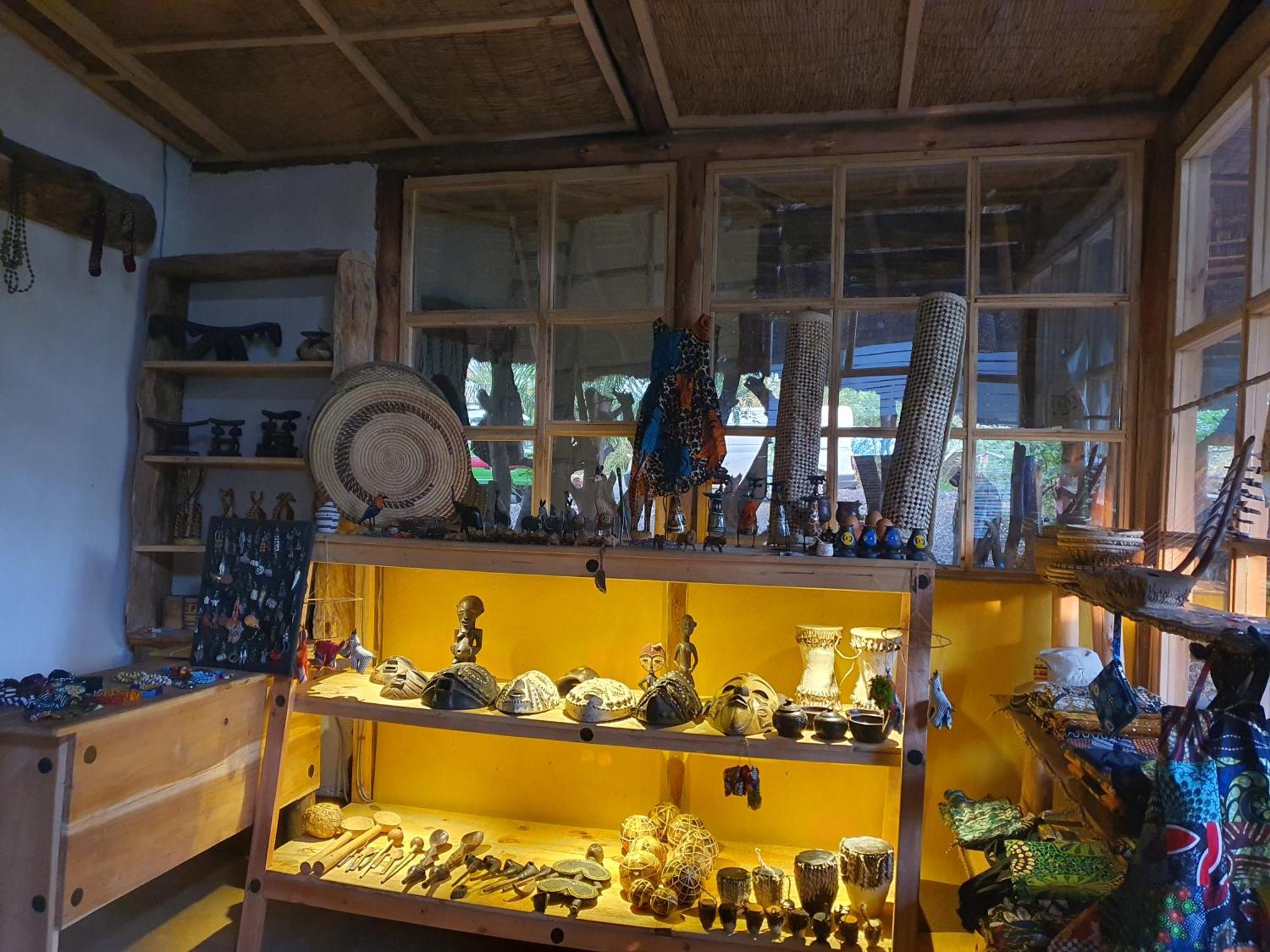 Topi Lodge Katunguru Buitenkant foto
