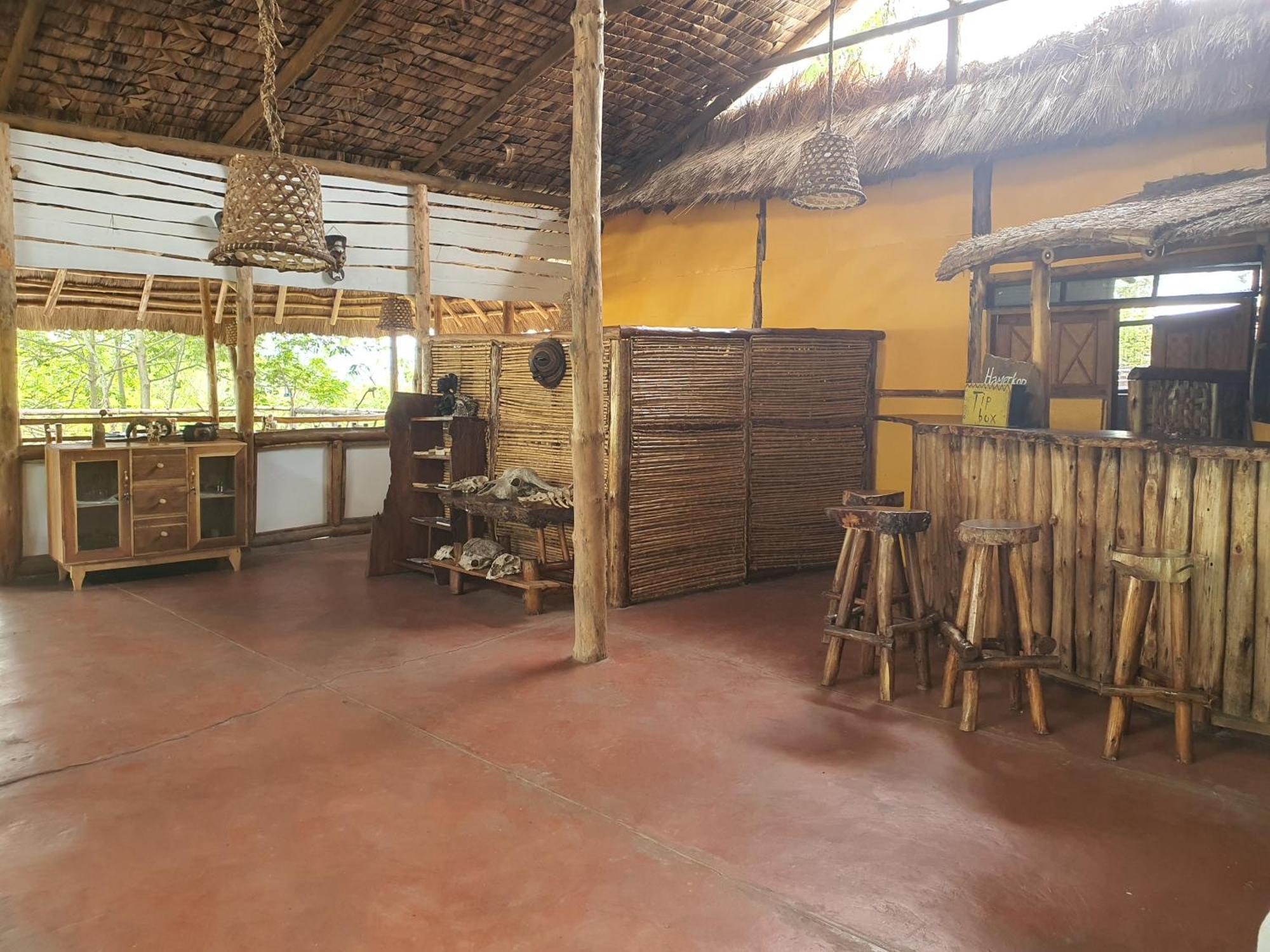 Topi Lodge Katunguru Buitenkant foto
