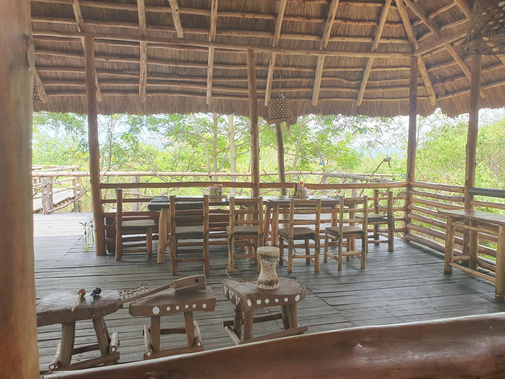 Topi Lodge Katunguru Buitenkant foto