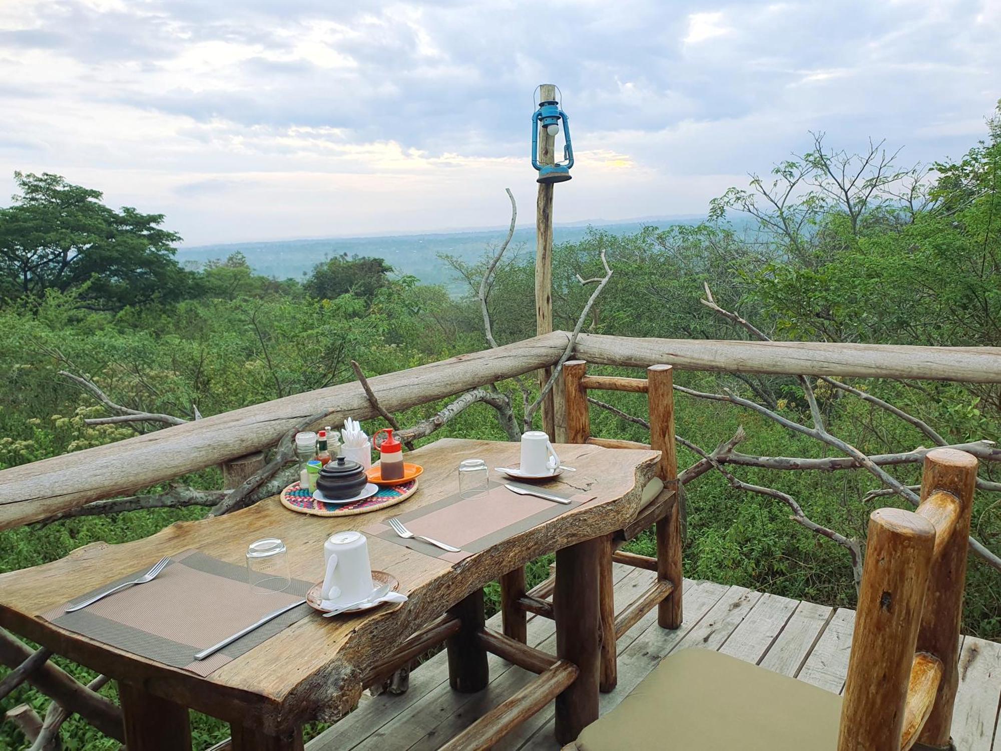 Topi Lodge Katunguru Buitenkant foto